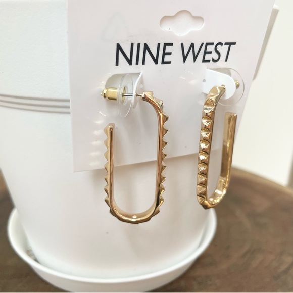 New Nine West oval shaped textured hoop earrings - Picture 2 of 6